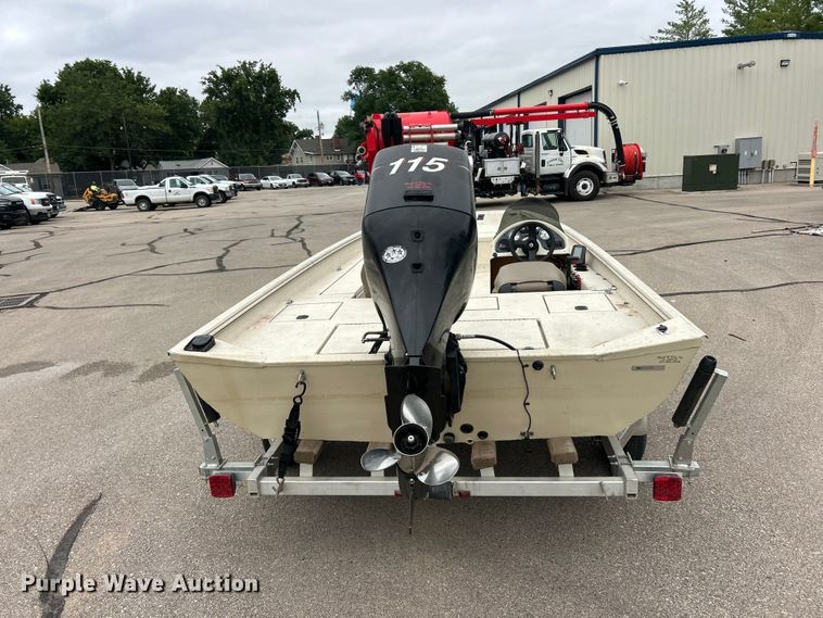 image for item FC2812 2006 Express boat
