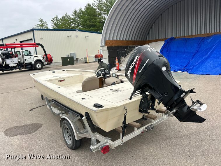 image for item FC2812 2006 Express boat