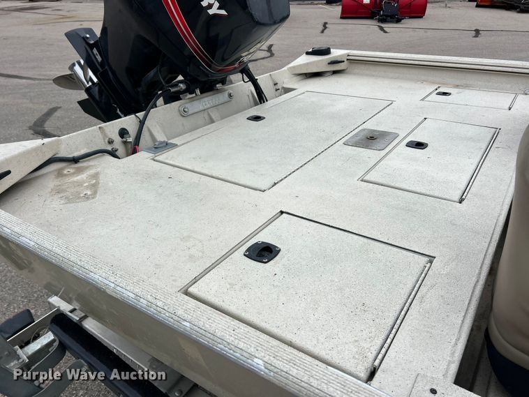 image for item FC2812 2006 Express boat