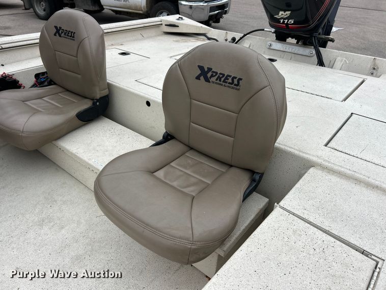 image for item FC2812 2006 Express boat