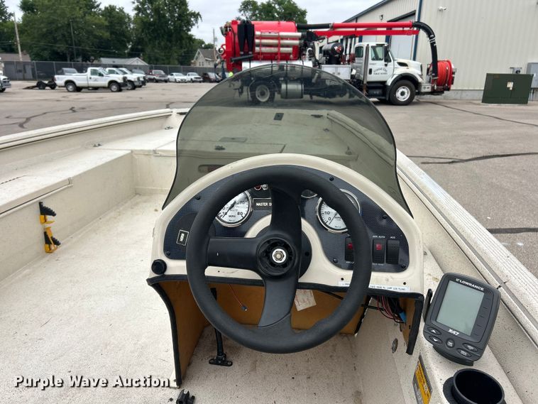 image for item FC2812 2006 Express boat