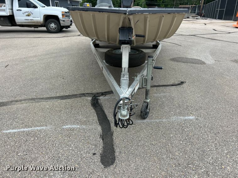 image for item FC2812 2006 Express boat