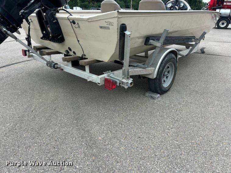 image for item FC2812 2006 Express boat