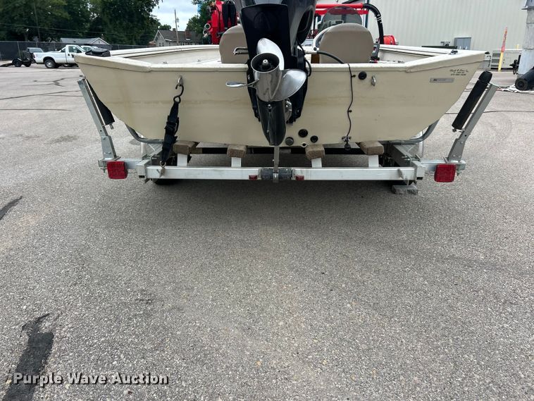 image for item FC2812 2006 Express boat