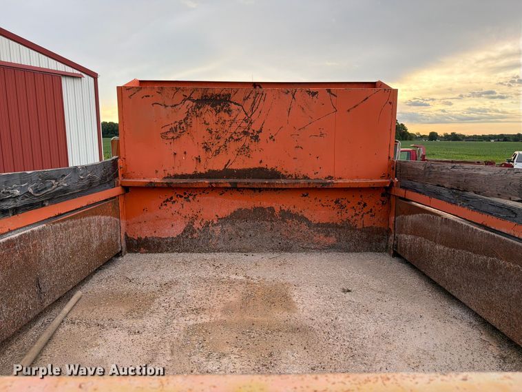 image for item FC3122 1997 International 4700 dump truck