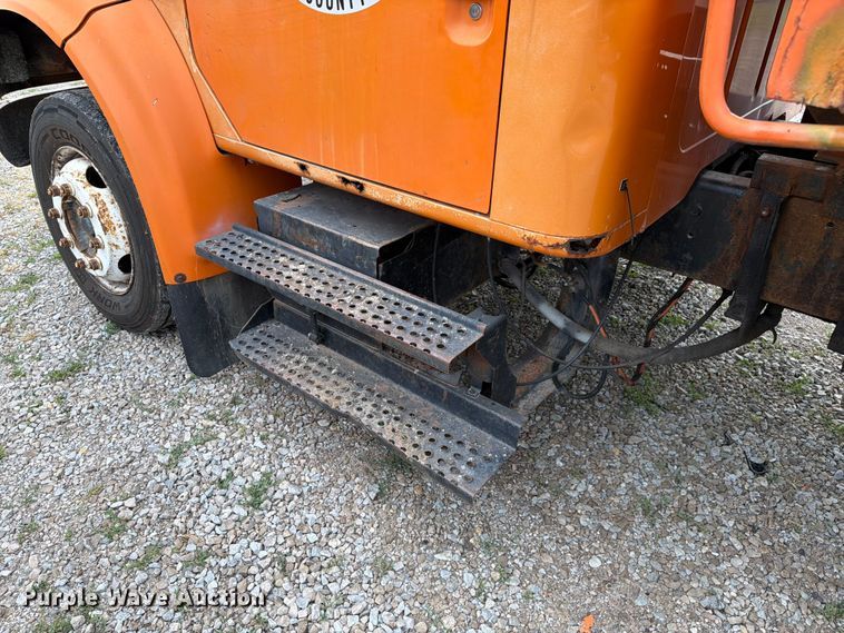 image for item FC3122 1997 International 4700 dump truck