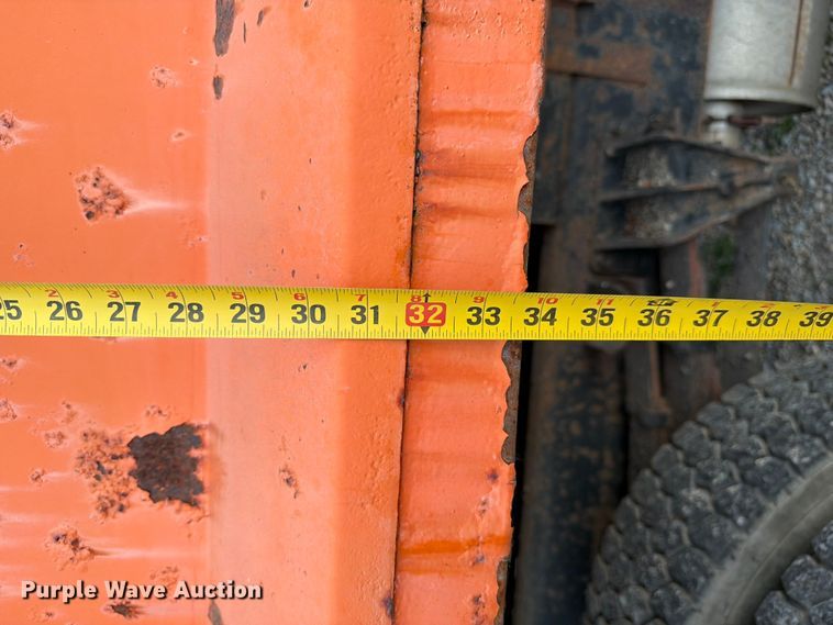image for item FC3122 1997 International 4700 dump truck
