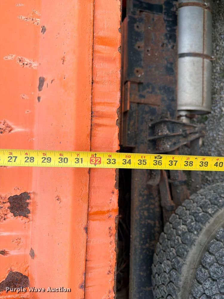image for item FC3122 1997 International 4700 dump truck