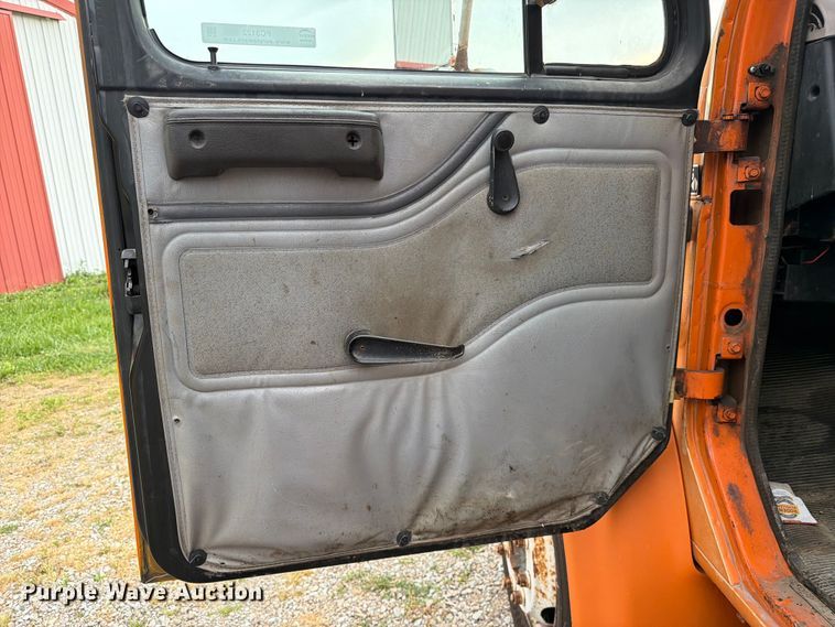 image for item FC3122 1997 International 4700 dump truck