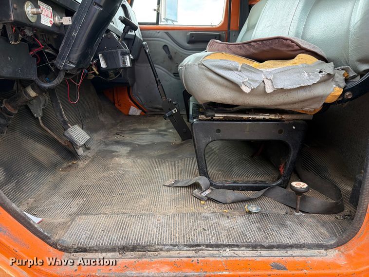 image for item FC3122 1997 International 4700 dump truck