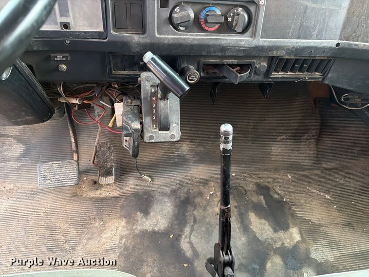 image for item FC3122 1997 International 4700 dump truck