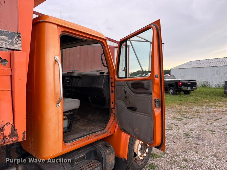 image for item FC3122 1997 International 4700 dump truck