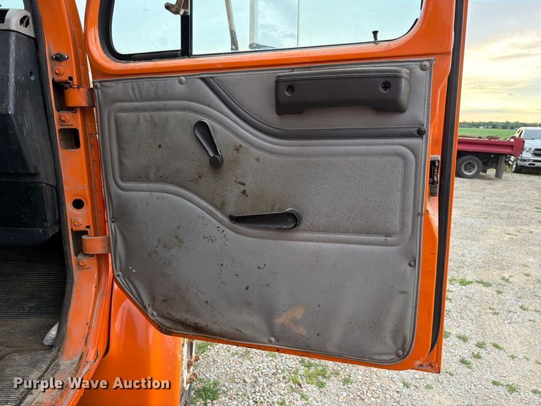 image for item FC3122 1997 International 4700 dump truck