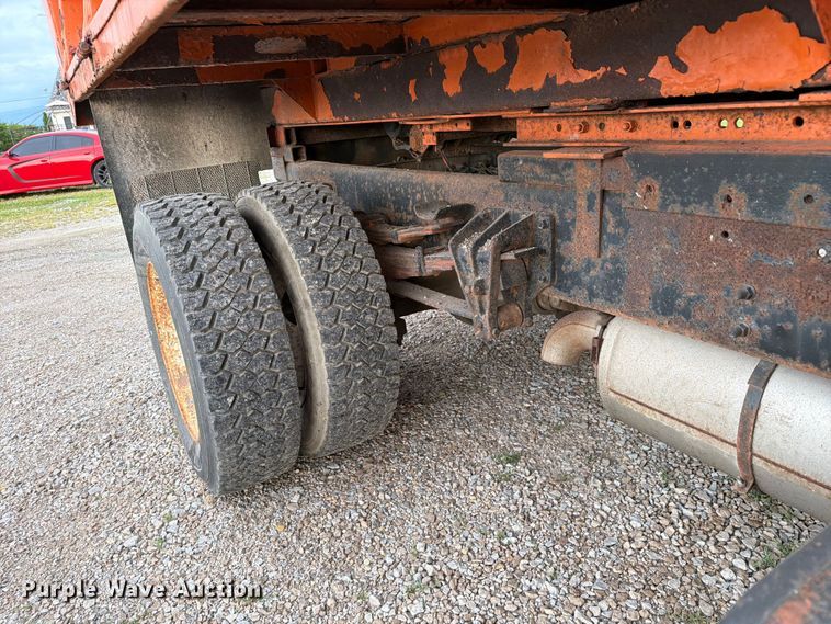 image for item FC3122 1997 International 4700 dump truck