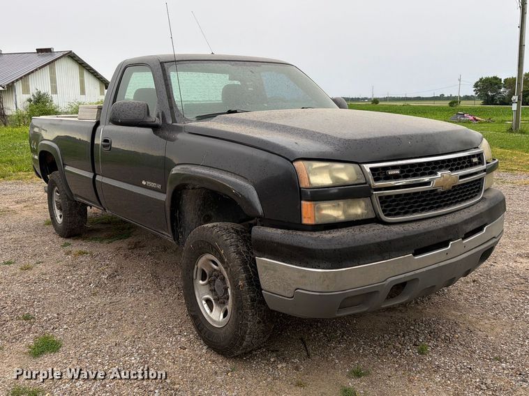 image for item FC3123 2005 Chevrolet Silverado pickup truck