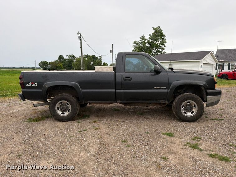 image for item FC3123 2005 Chevrolet Silverado pickup truck