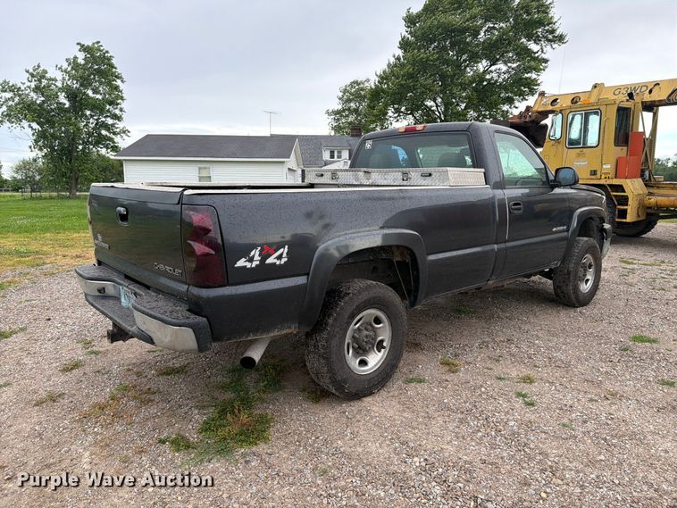 image for item FC3123 2005 Chevrolet Silverado pickup truck