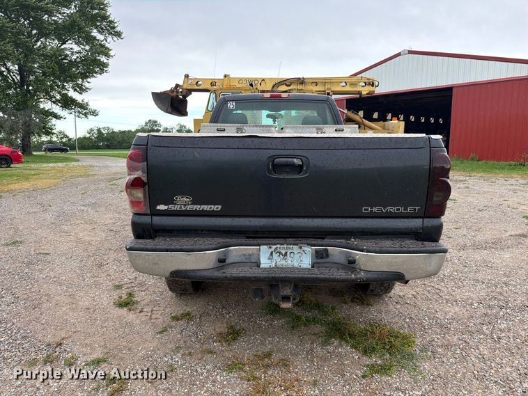 image for item FC3123 2005 Chevrolet Silverado pickup truck