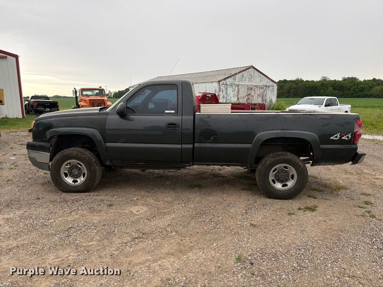 image for item FC3123 2005 Chevrolet Silverado pickup truck