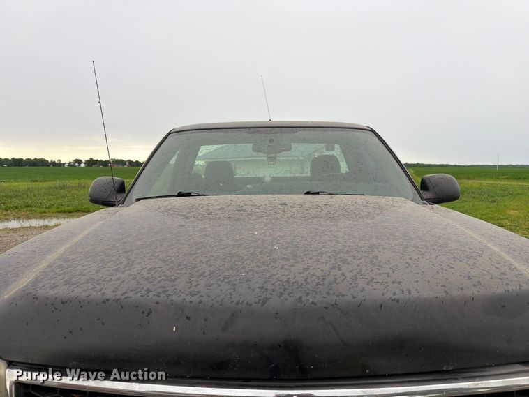 image for item FC3123 2005 Chevrolet Silverado pickup truck