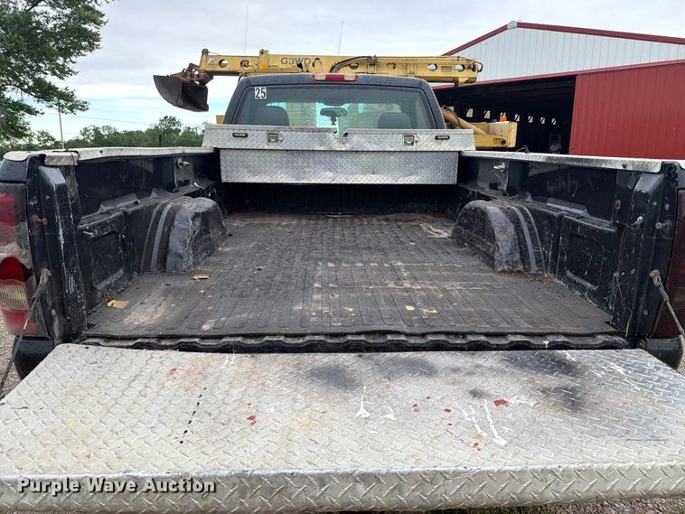 image for item FC3123 2005 Chevrolet Silverado pickup truck