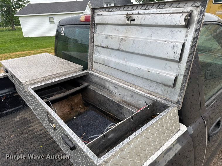 image for item FC3123 2005 Chevrolet Silverado pickup truck