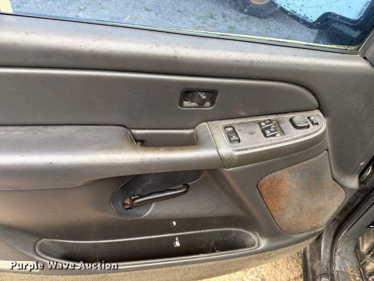 image for item FC3123 2005 Chevrolet Silverado pickup truck