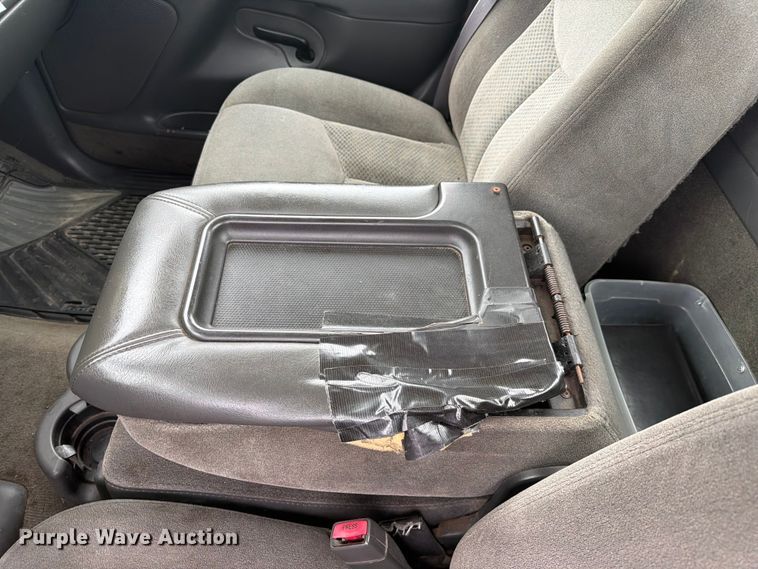 image for item FC3123 2005 Chevrolet Silverado pickup truck