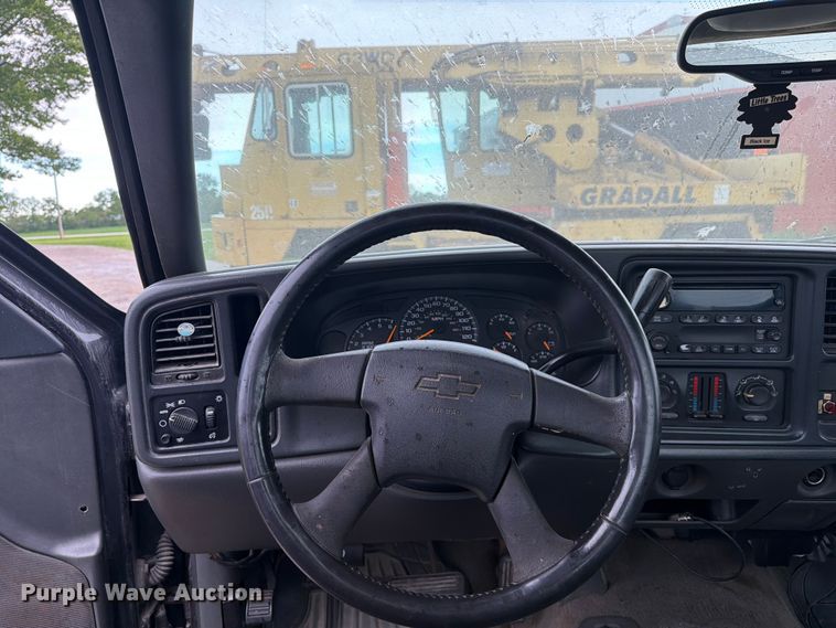 image for item FC3123 2005 Chevrolet Silverado pickup truck