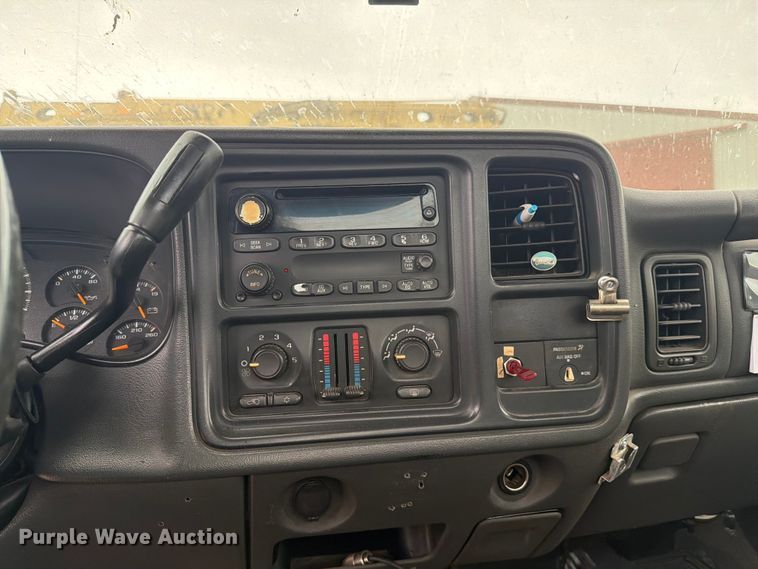 image for item FC3123 2005 Chevrolet Silverado pickup truck