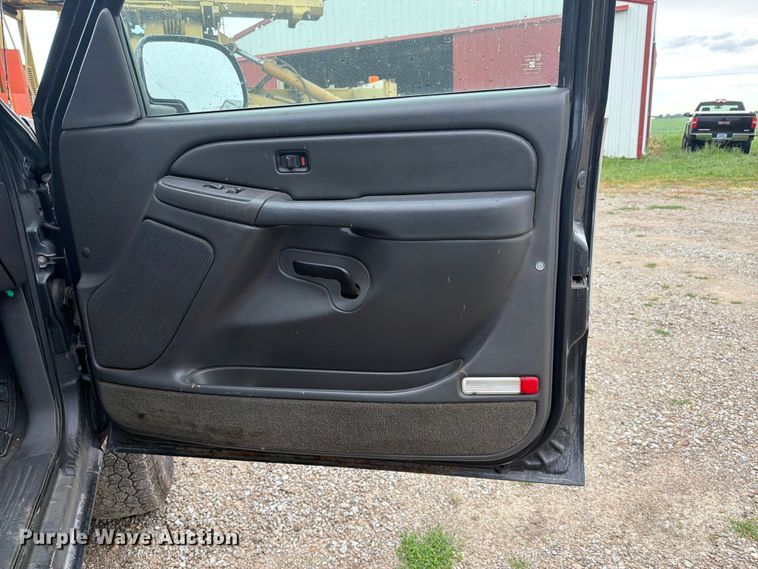 image for item FC3123 2005 Chevrolet Silverado pickup truck