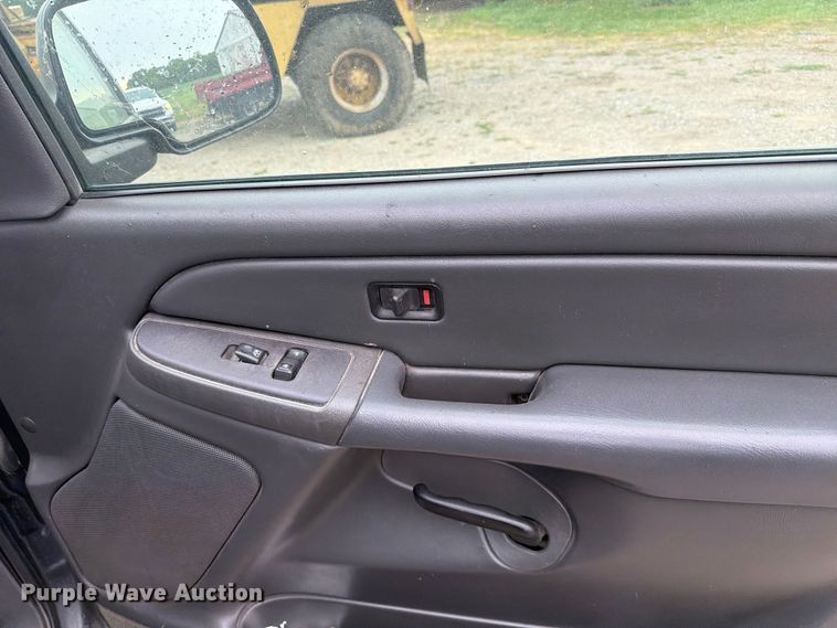 image for item FC3123 2005 Chevrolet Silverado pickup truck
