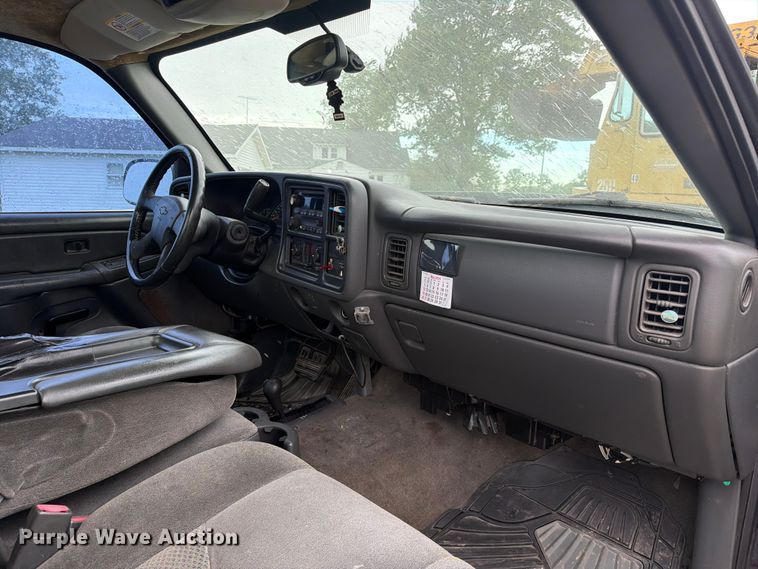 image for item FC3123 2005 Chevrolet Silverado pickup truck