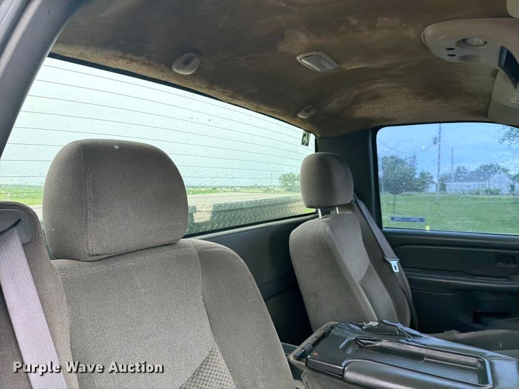 image for item FC3123 2005 Chevrolet Silverado pickup truck