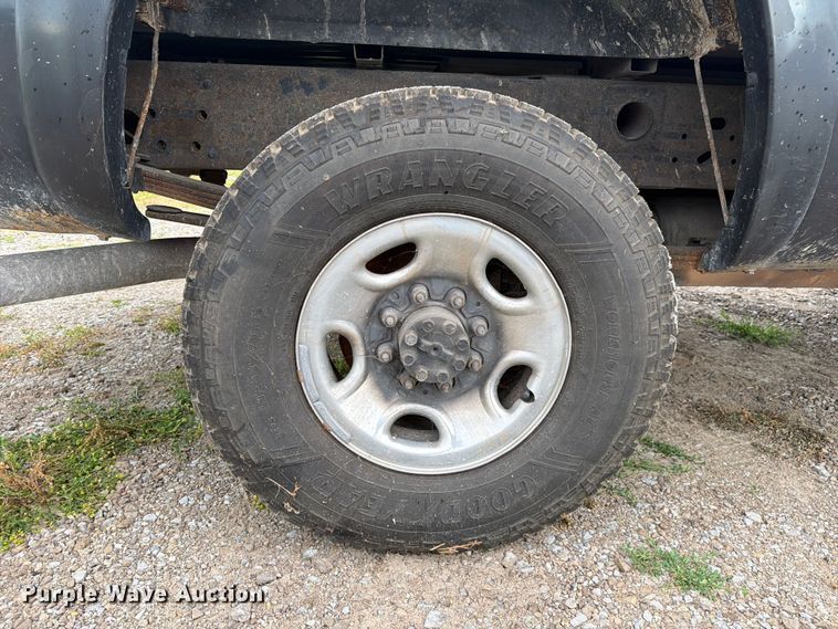image for item FC3123 2005 Chevrolet Silverado pickup truck