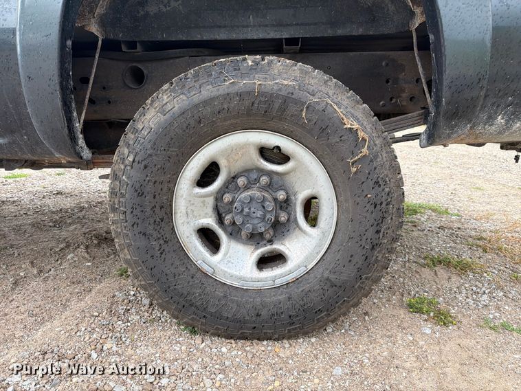 image for item FC3123 2005 Chevrolet Silverado pickup truck