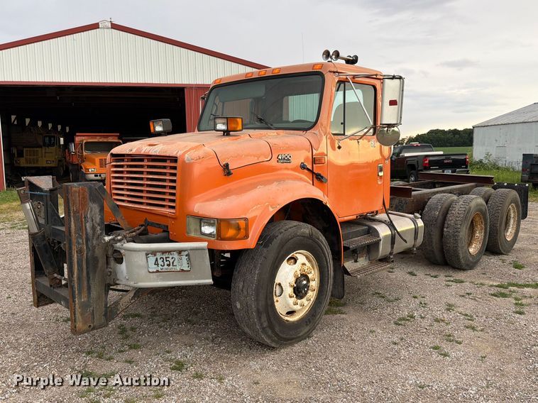 image for item FC3124 2002 International F-4900 truck cab and chassis