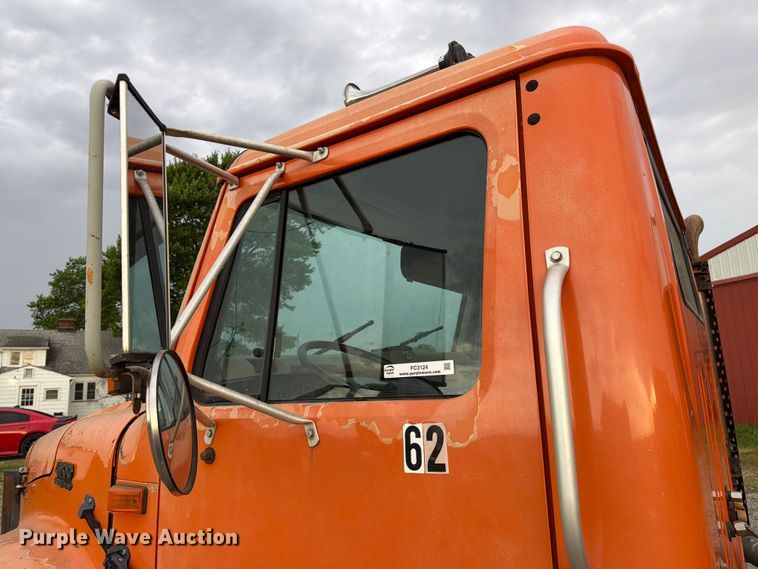 image for item FC3124 2002 International F-4900 truck cab and chassis