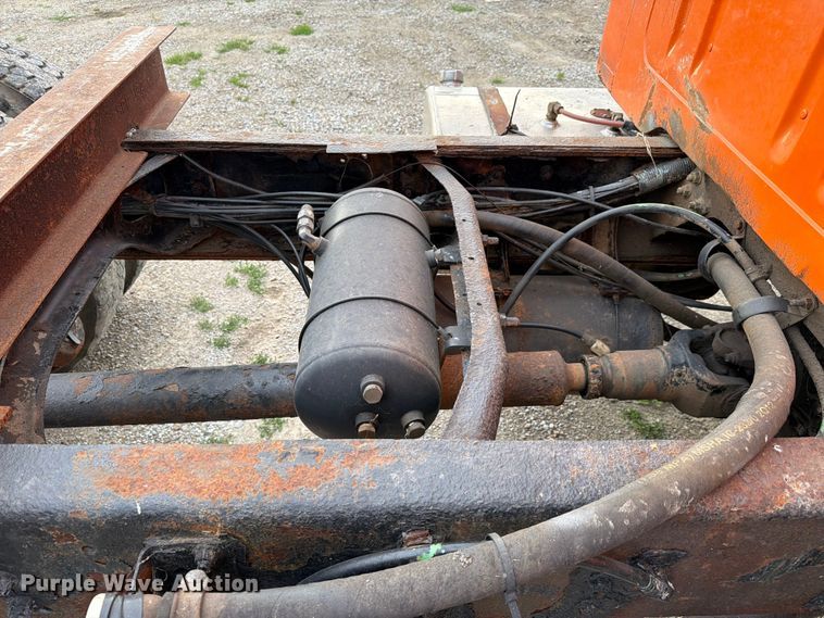 image for item FC3124 2002 International F-4900 truck cab and chassis