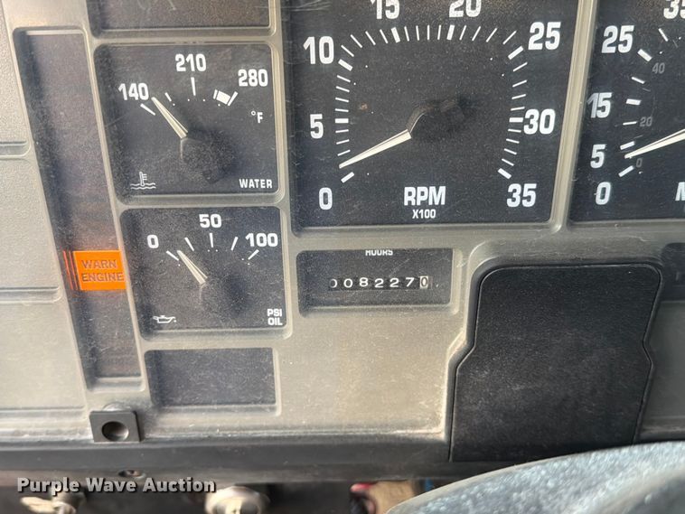 image for item FC3124 2002 International F-4900 truck cab and chassis