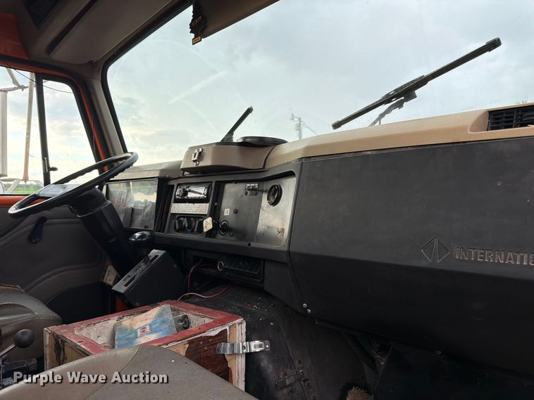 image for item FC3124 2002 International F-4900 truck cab and chassis
