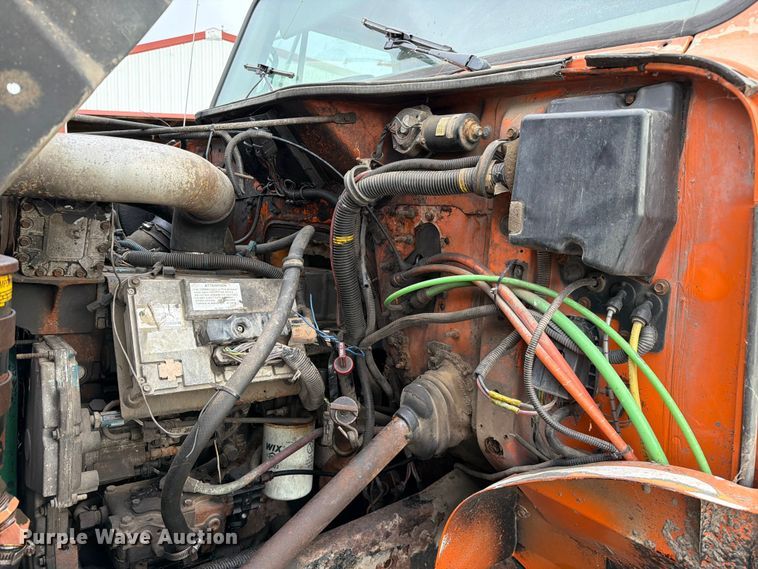 image for item FC3124 2002 International F-4900 truck cab and chassis