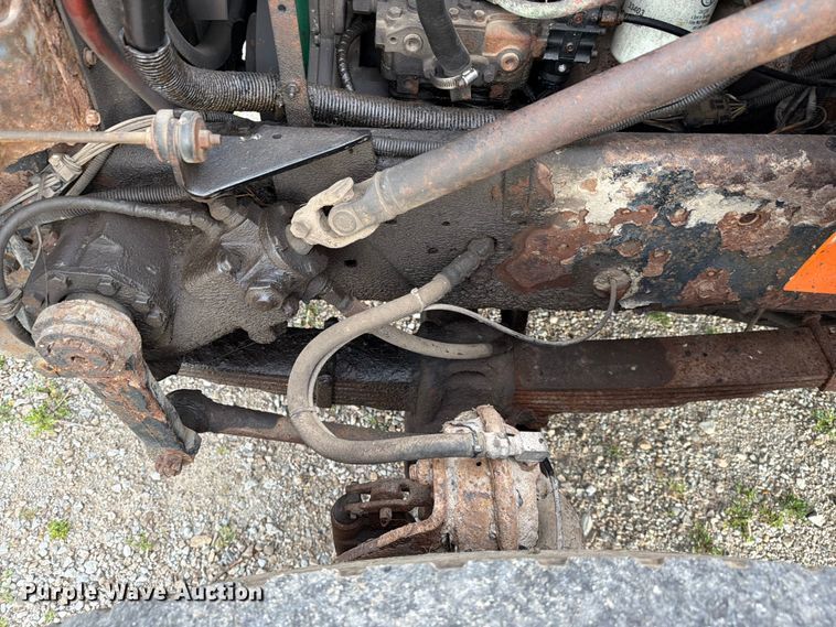 image for item FC3124 2002 International F-4900 truck cab and chassis