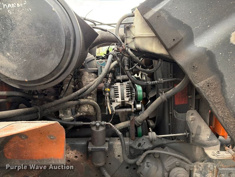 image for item FC3124 2002 International F-4900 truck cab and chassis