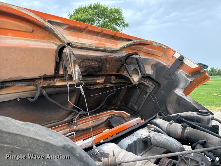 image for item FC3124 2002 International F-4900 truck cab and chassis