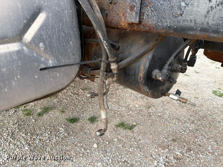 image for item FC3124 2002 International F-4900 truck cab and chassis