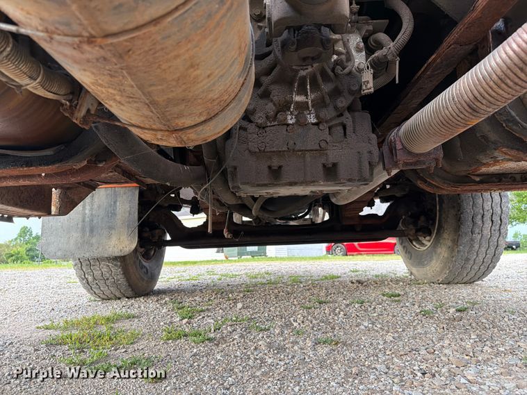 image for item FC3124 2002 International F-4900 truck cab and chassis