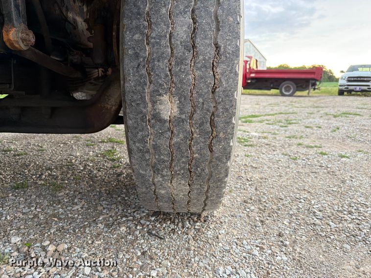 image for item FC3124 2002 International F-4900 truck cab and chassis