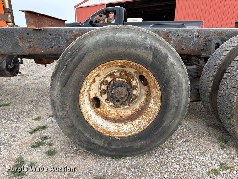 image for item FC3124 2002 International F-4900 truck cab and chassis