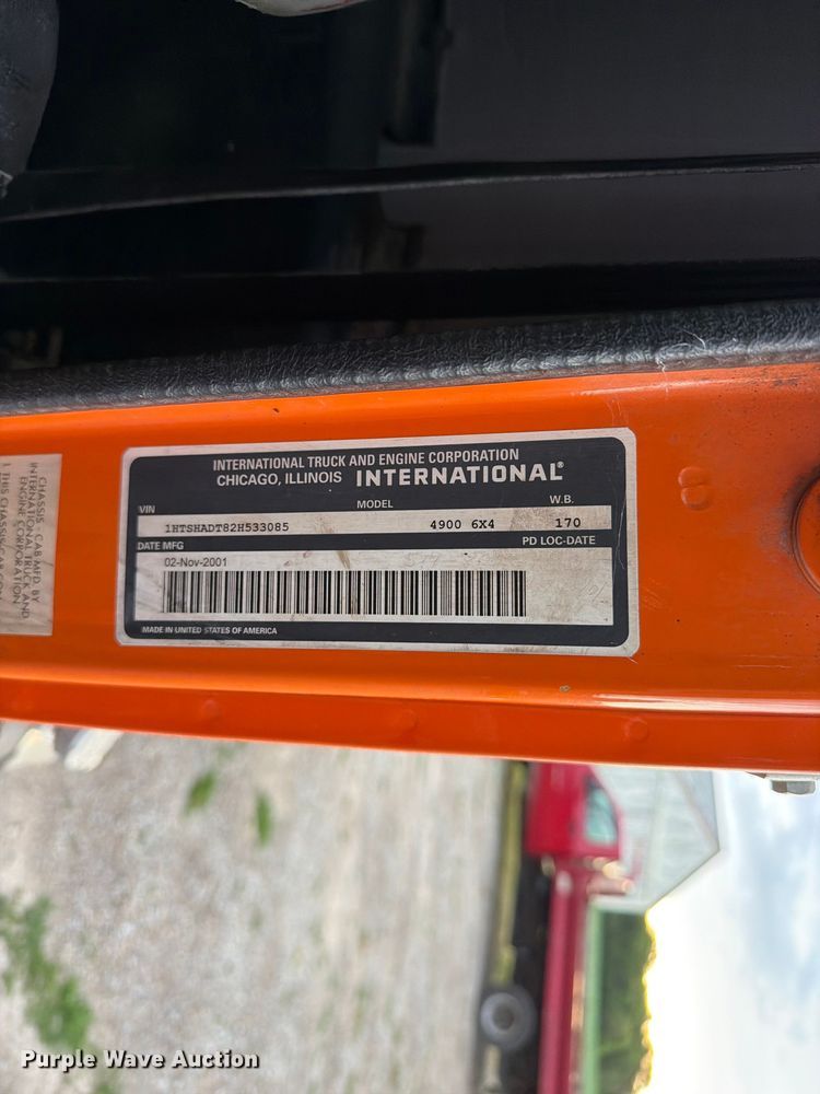 image for item FC3124 2002 International F-4900 truck cab and chassis